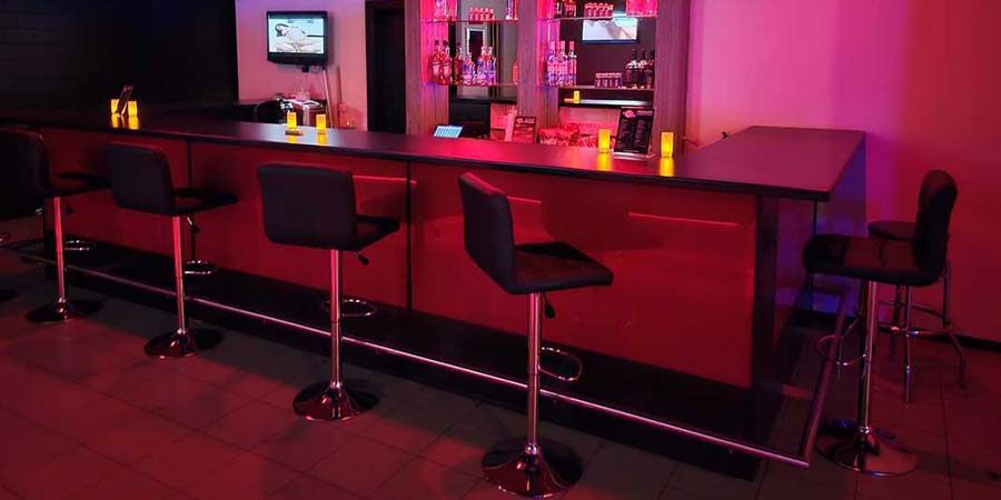 Wie wäre es mit einem Besuch im Cruising World mit einer unserer abenteuerlustigen Escort Damen?